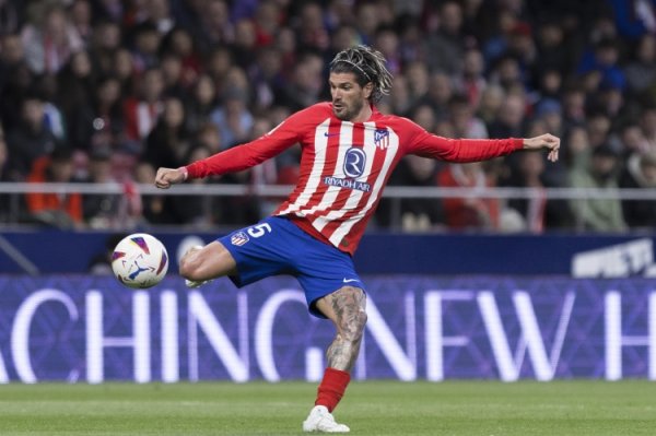 Reporter: The news of DePaul s transfer to Inter Milan is untrue. He will not leave Atletico Madrid this summer