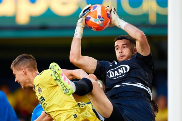 26.34 million euros! Joan Garcia is the second most expensive goalkeeper in Barcelona s history