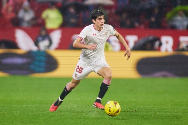Dima: Napoli reached an agreement with Sevilla right-back Juanlu, which will help advance the transfer