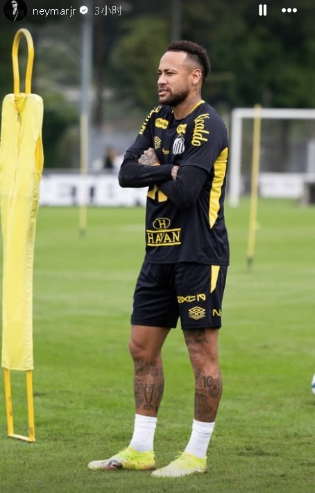 Workers with a monthly salary of 5.22 million yuan are working 😂 Neymar returns to Santos for training, lifting the barbell to make the intensity