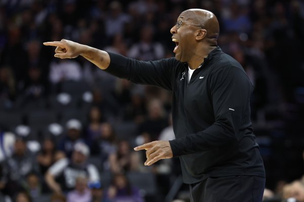 Two-time head coach of the year! Mike Brown s coaching record is 454 wins and 305 losses, with a winning rate of nearly 60%