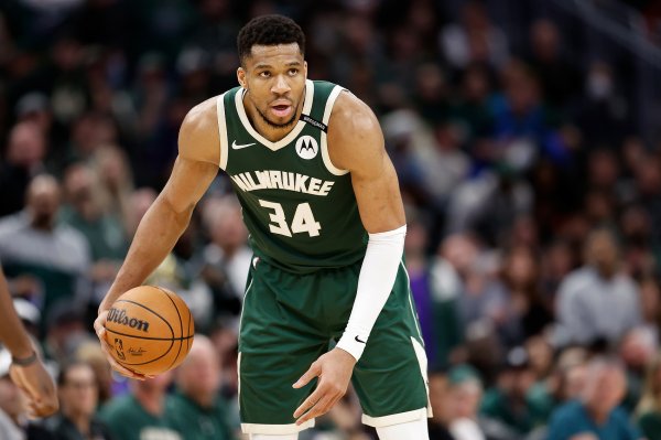 Henson: Antetokounmpo will not interfere with management decisions, except for the rejection of Middleton for Butler