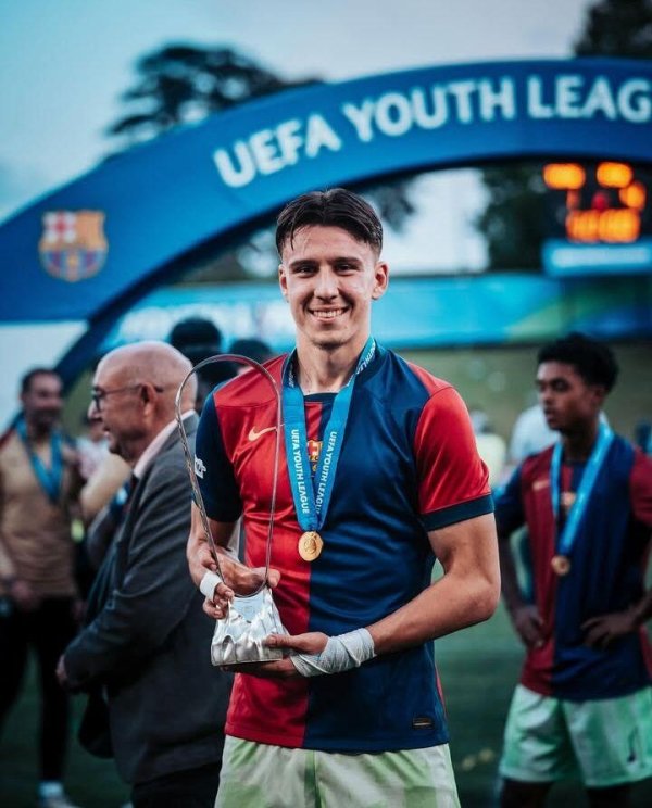 As: Barcelona s 17-year-old central defender Cospo will transfer to Fiorentina, Barcelona has 20% second transfer points