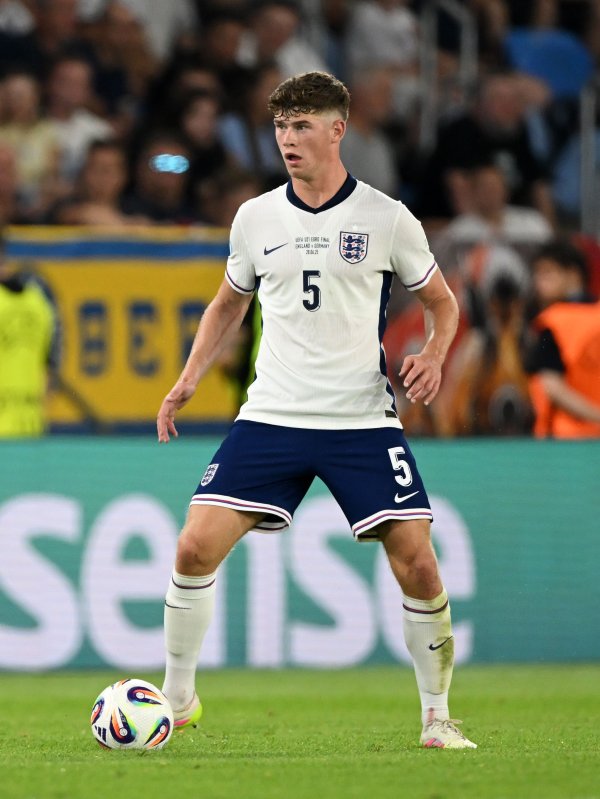 British media: Liverpool closely monitors Toulouse s 22-year-old central defender Creswell