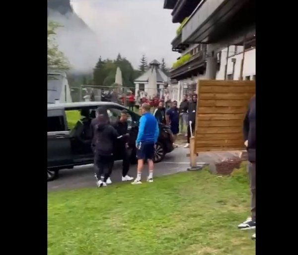 Superstars return to the team! Ronaldo arrives at Riyadh s victory training camp, attracting onlookers from Austrian towns