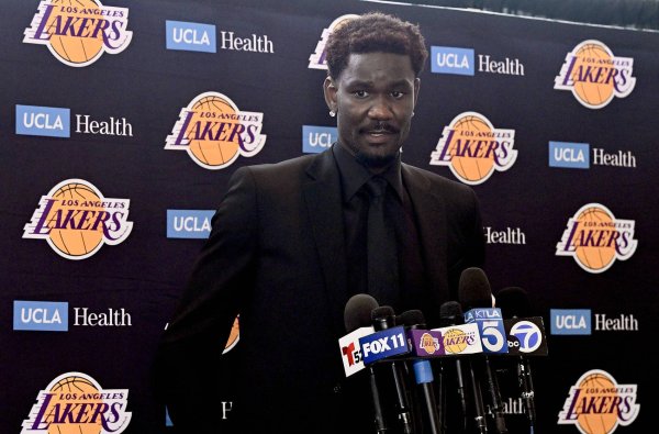Famous reporter: Ayton has always been the Lakers  first choice target for centers, not an alternative to missing Daluo.