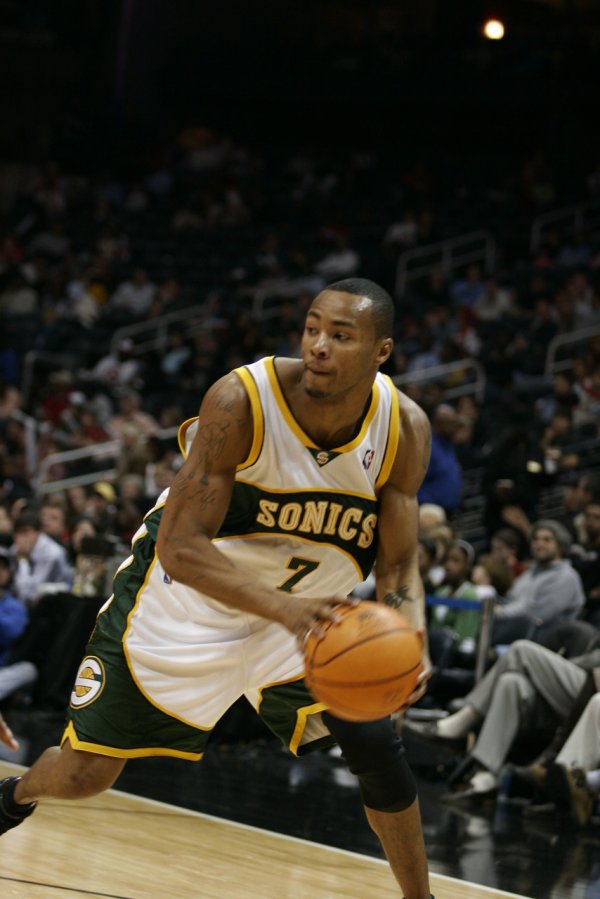 13 years champion member! Scotto: Spurs appoint Rashad Lewis as player development coach