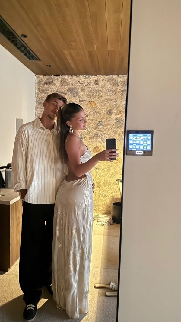 🥰20-year-old Bayern new aid Bissov officially announced his relationship, his girlfriend is the 17-year-old daughter of Bayern legend Saul