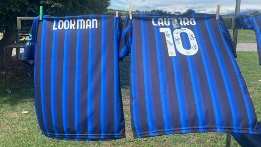Mi style: Someone sold Lukeman printed pirated jerseys outside Inter training ground