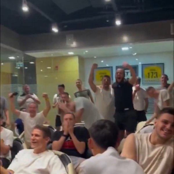 So happy! The Champions League draws Real Madrid at home, and the player Keirat shouts excitedly and holds his head to believe it