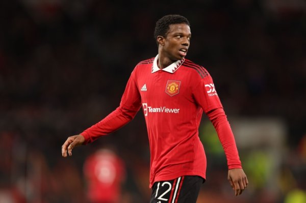 TA: Elche is negotiating with Manchester United on transfers to Malaysia, which is likely to be on loan