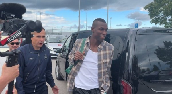 All are here! Reporter: Jackson and his entourage are still in Munich, he just wants to go to Bayern