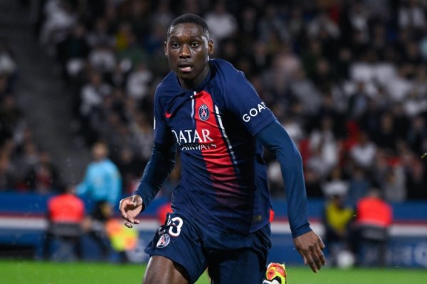 Romano: Tottenham is approaching a personal agreement with Muani, Paris insists on strengthening buyout terms