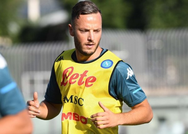 Italian media: Naples  main central defender Rahmani suffered a muscle in his right thigh and returned to the club for treatment