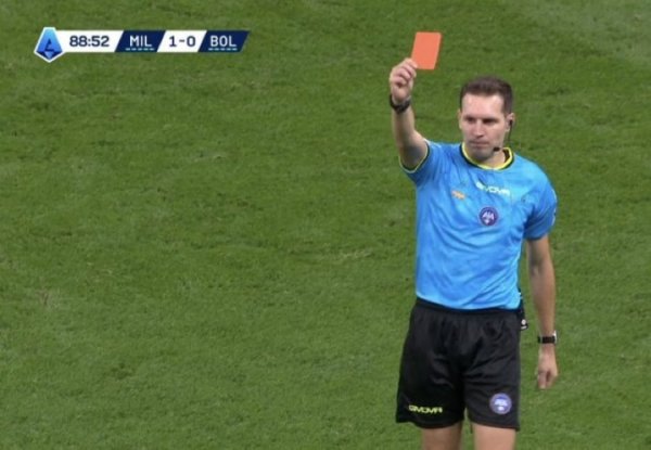 Milan suffered multiple controversial punishments: Pulisic was knocked down and Nkunku fell to the ground for two consecutive times without a single point