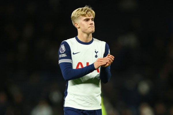 Tottenham young player Berrival said he had met with Barcelona director Deco, but decided to join Tottenham