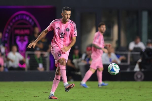 Falken: Busquets is a silent leader, he is the best 