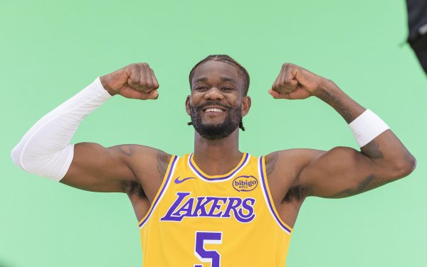 Smart: I can help Ayton better adapt to the team system. I m proud of him.