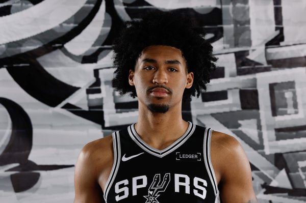 Full of expectations! Harper, the second-placed Spurs player, made his debut, scoring 9 points and 2 assists on 4 of 5 in the half, 26% plus/minus +22!