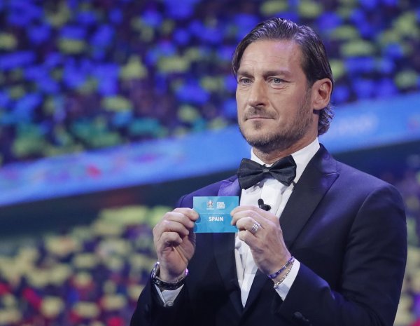 Totti: I hope the Italian team will become a united group and look forward to Roma continuing their outstanding performance