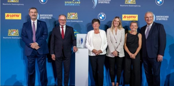 Official: Bayern Women s Football Team awarded the title of Bavarian Sports Ambassador in recognition of their sports and social contributions