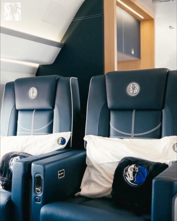 New and upgraded! The Mavericks refurbished the team s private jet before the start of the season!