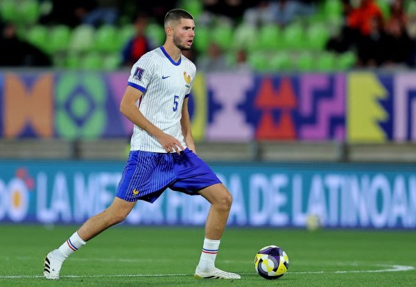 Zidane s hope🌟Zinedine Zidane s youngest son started all 6 games of the World Youth Championship and is worth 100,000 French iron main players