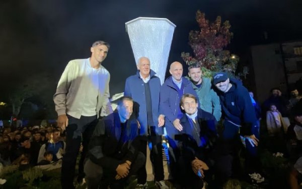 Atalanta celebrates club s 118th anniversary with marble statue of Europa League trophy
