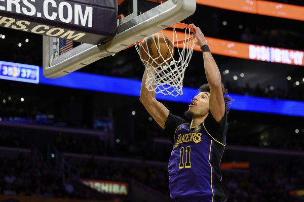 Retired due to sprained right wrist! Redick: Hayes’ X-ray results are negative, there should be an injury update on Sunday