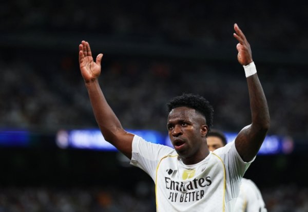 The red plum blossom bloomed twice! Vinicius produced two red cards in a single game, the fourth person in recent years