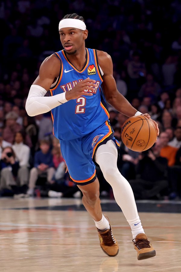 Alexander reached double figures in 35+5+5+2+2 games, matching LeBron James with 26 letters and becoming the fourth active player.