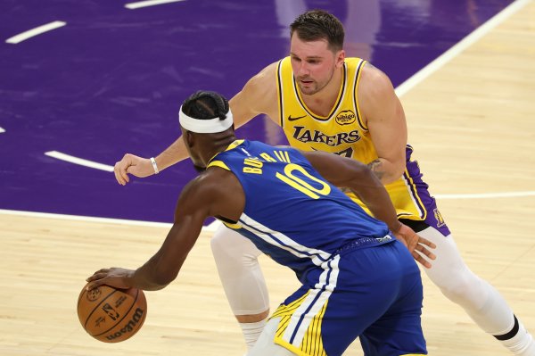 Free throw comparison: Butler Curry made all 24 free throws! Reeves + Doncic only made 14 of 20 free throws!