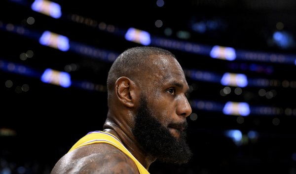 Worthy: The Lakers may still be adjusting to the days without James passing the ball. His influence is too great.