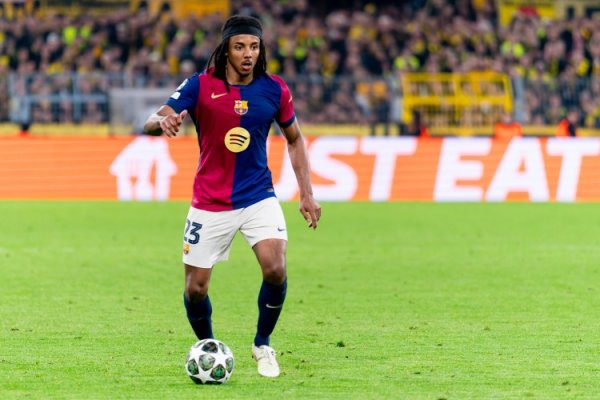 Every body: Many Barcelona players are about to return, including Rafinha, De Jong and Kounde