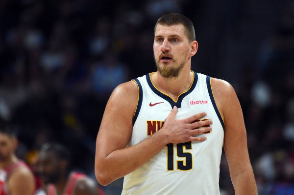 Thread the needle! Jokic made 0 shots in the first quarter and got 7 assists plus 3 rebounds and 2 steals, with a plus-minus of +8