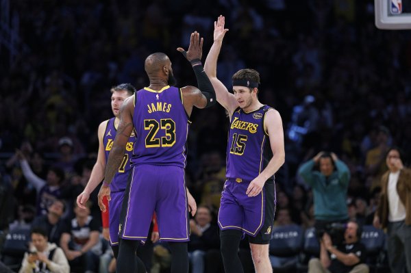 Van Der Biao: Even if Reeves is the third choice, he goes all out in every game. Not many people in the league can score 50+ goals.