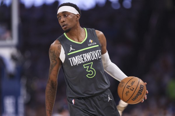 Both offense and defense are doing their best! McDaniels played 35 minutes and scored 25 points on 10-of-16 shooting and 4 blocks.