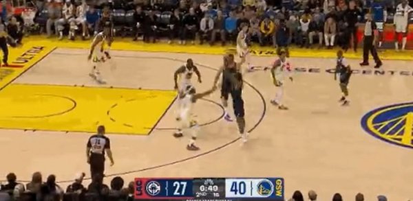 The counterattack begins? Paul pushed and passed to Kawhi in transition. The latter made a clean three-pointer and hit it directly.