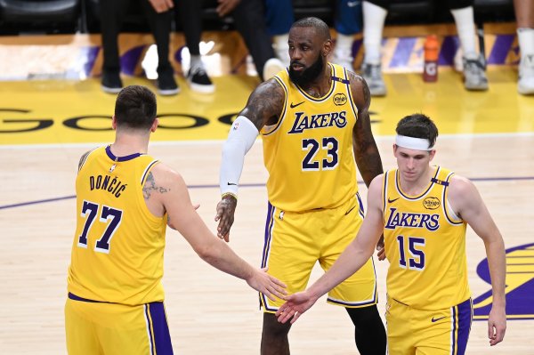 The Lakers face the Trail Blazers in back-to-back games, Doncic&, Reeves does not play, Ayton is doubtful, and Lao LeBron James continues to be absent.