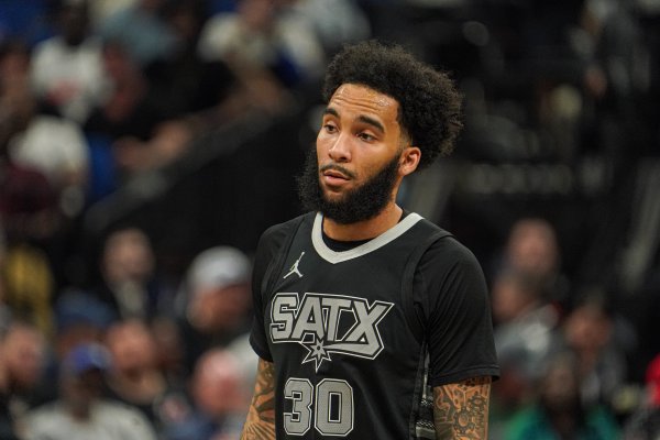 No ability to withstand stress! Champany missed the free throw and scored 14 points on 5-of-14 shooting, 7 rebounds and 1 steal.