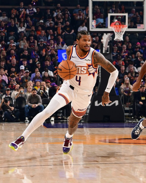 A new beginning! Jaylen Green made his Suns debut with 16 points, 2 rebounds and 2 assists at halftime, with a team-high plus-minus of +7