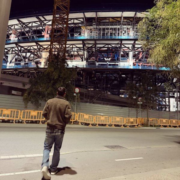 Daily: Barcelona doesn’t know Messi is returning to Camp Nou. The stadium is currently closed and it’s unclear how he entered.