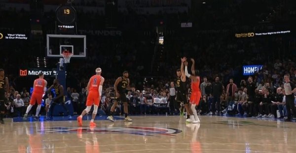 Curry villain! American netizen: Wrong judgment! The referees all love OKC. The one who was fouled was Curry. Where would there be a whistle?