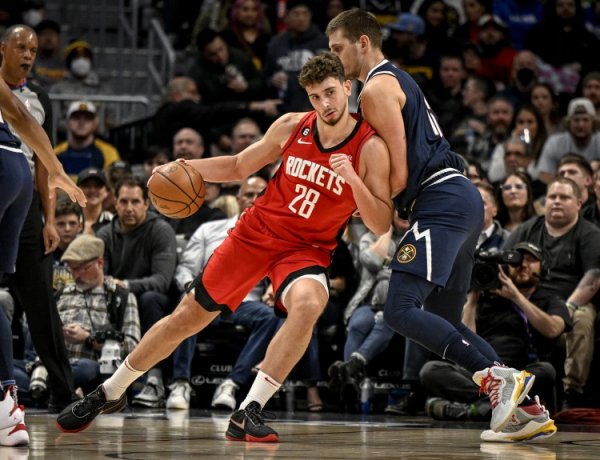 23-year-old data comparison: Shen Jing 22.4 points, 10.2 rebounds and 7.4 assists Jokic 20.1 points, 10.8 rebounds and 7.3 assists