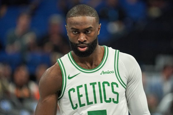 Halftime report - Greens lead the Clippers by 14 points, Jaylen Brown 16+5, Harden 1 of 7, Jones Jr. retired from injury