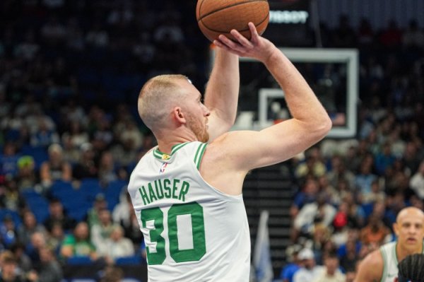 Hauser: It’s definitely uncomfortable to have inconsistent playing time, but I will pay more attention to the team and less worry about myself.